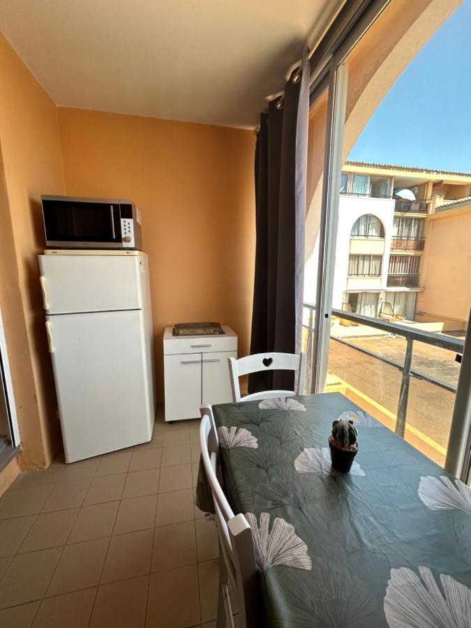 Studio Vue Mer Situe A Cote De La Plage Quartier Des Quilles Sete Exterior photo